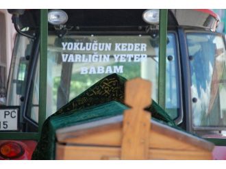 Babalar Günü’nde Ölen Babalarını Son Yolculuğuna Uğurladılar