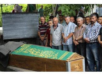 Çöp Kamyonunun Devrildiği Kazada Ölen İşçiler Toprağa Verildi