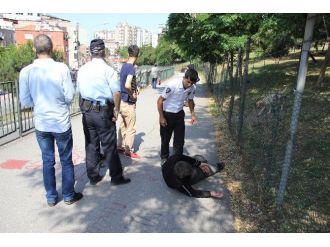 Tedavi İçin Zorla Götürüldüğü Hastaneden Kaçtı