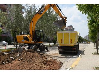 Uşak’ta Bozuk Yollarda Çalışmalar Devam Ediyor