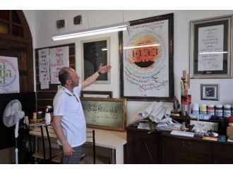 En Değerli Eserini Mustafa Ak’a Hediye Etti
