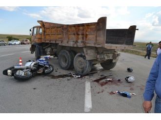 Konya’da Yarış Motosikleti Kamyona Çarptı: İki Ölü