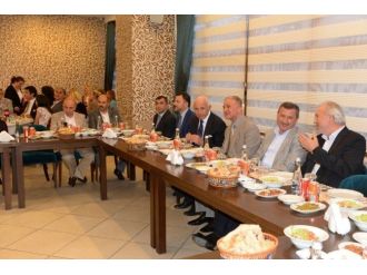 Protokol Ve İş Dünyası İftarda Buluştu