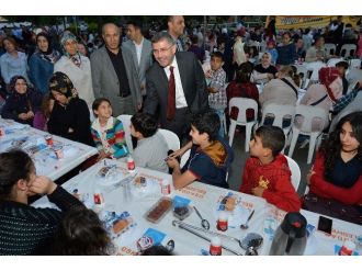 Burhaniye’de Binlerce Komşu İftarda Biraraya Geldi