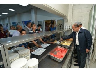 Çiğli’de Onlarca Kişiyi Buluşturan İftar Programı