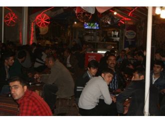 Erzurum’da İftar Sonrası Semaver Çayı Keyfi