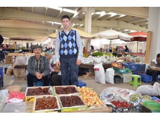 Ramazan Ayının İlk Pazarında Hurma Satıcılarına Büyük İlgi