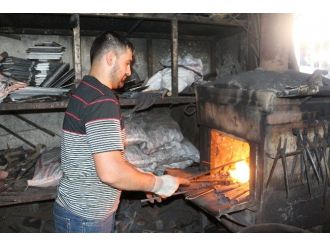 (Özel Haber) Fırıncı Ve Demir Ustaları 60 Derecede Oruç Tutuyor