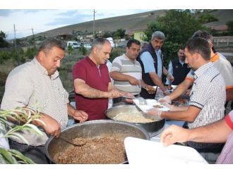 Yahyalı’da İlk İftar Sofrası Ağcaşar’da Kuruldu