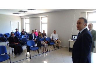 Vali Altıparmak, Turizm İşletmelerinde E- Pazarlama Eğitimi Alan Kursiyerlerle Biraraya Geldi