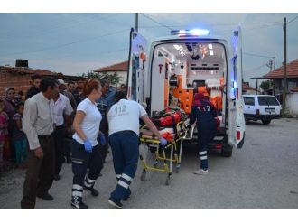 Motosikletle Otomobil Kafa Kafaya Çarpıştı: 1 Yaralı