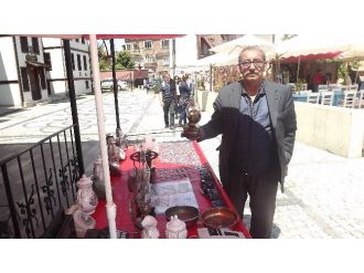 Diyojen Usulü Elde Lamba Müşteri Peşinde