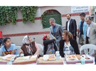 Binlerce Mahalleli ‘Birlik Sofraları’nda Buluştu