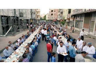 Adıyaman’da Mahalle İftarı Düzenlendi