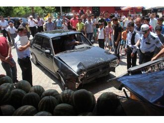 Hırsızlık Yapıp Kaçarken Otomobille Markete Girdi