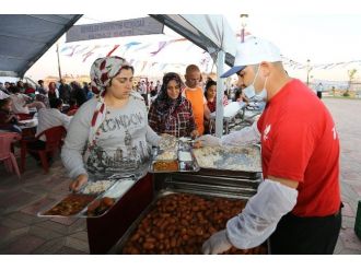 Fatma Şahin, Vatandaşlarla İftar Yaptı