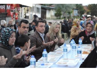 Bozüyük Belediyesi’nin Mahalle İftarları Tekke Mahalle’de Başladı