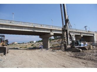 Köprü Yapımı Devam Ediyor