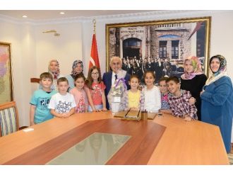 Hayat Boyu Eğitim Derneği Üyeleri, Edirne Valisi Şahin’i Ziyaret Etti