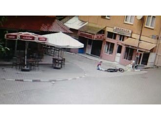 Motosikletten Uçan Sürücünün Burnu Bile Kanamadı