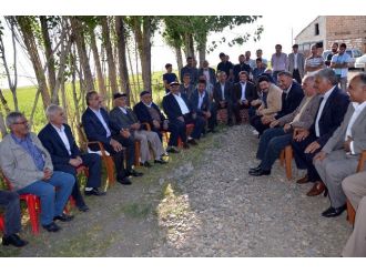 Ağrı Belediyesi Eş Başkanı Sırrı Sakık Kavgalı Aileleri Barıştırdı
