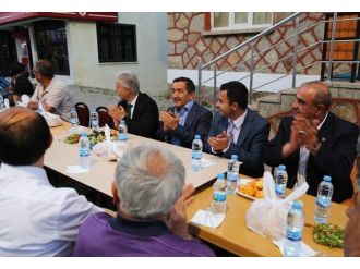 Büyükşehir Belediyesi Uzundere İlçesi’nde Sokak İftarı Verdi