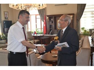 Vali Bektaş’tan Şair Ve Yazar Tanrıverdi’ye Tebrik