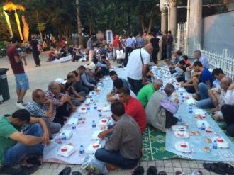 Muratpaşa Cami’nde Medine Usulü İftar, Enderun Usulü Teravih
