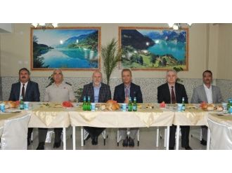Vali Güner İftarını Huzur Evi Sakinleriyle Yaptı