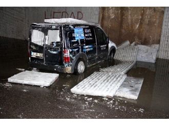 Köprünün İstinat Duvarı Aracın Üzerine Çöktü