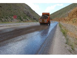 Kayseri’deki Sıcaklar Asfaltı Eritti