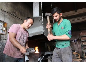 Demirci Ustaları Ateşe Karşı Oruç Tutuyorlar
