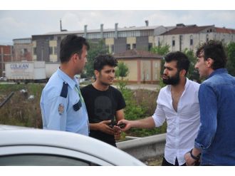 Lüks Araçla Köprüye Çarptı, Kazayı Yara Almadan Atlattı