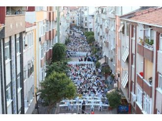 İmece Usulü Dağıtılan İftarda Buluştular