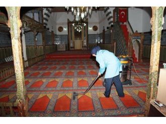 Camilerin Temizliğini Belediye Yapıyor