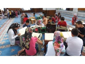 Ramazan’da Çocuklar Camileri Doldurdu