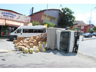 Kamyon Yan Yattı, Ramazan Kolileri Yola Saçıldı