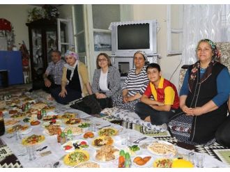 Başkan Şahin, Yetim Evine Konuk Oldu