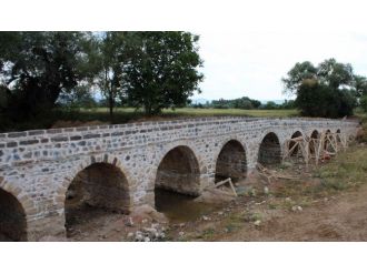 Karayolları 14. Bölge Simav’daki Tarihi Taş Köprüyü Gün Yüzüne Çıkardı