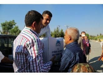 İhtiyaç Sahiplerine Gıda Paketi Verildi
