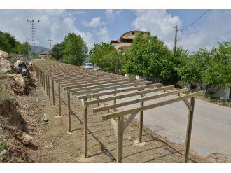 Konyaaltı’nda Yayla Yolu Üzerinde Pazar Stantları
