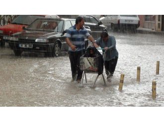 Sağanak Yağış Çorum’da Hayatı Felç Etti