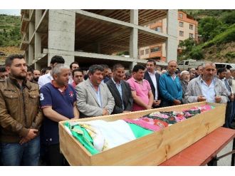 Lise Son Sınıf Öğrencisi Son Yolculuğuna Uğurlandı