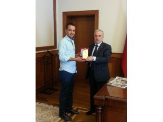 Mafsad’tan Vali Kamçı’ya Plaket