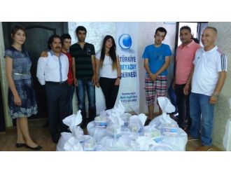Beyazay Derneği, 40 Aileye Gıda Paketi Dağıttı