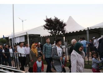 Roman Vatandaş İftarı Göbek Atarak Bekledi