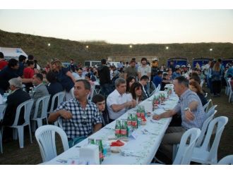 Tarihi Namazgah Tabyaları’nda Yüzlerce Kişi Oruç Açtı