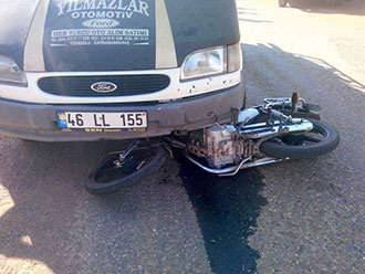Motosiklet İle Kamyonet Çarpıştı: 2 Ölü