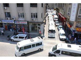 Dolmuş Keşmekeşliği Esnafa Kepenk Kapattırdı