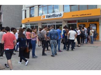 Yaz Okulları İçin Atm Kuyruğu